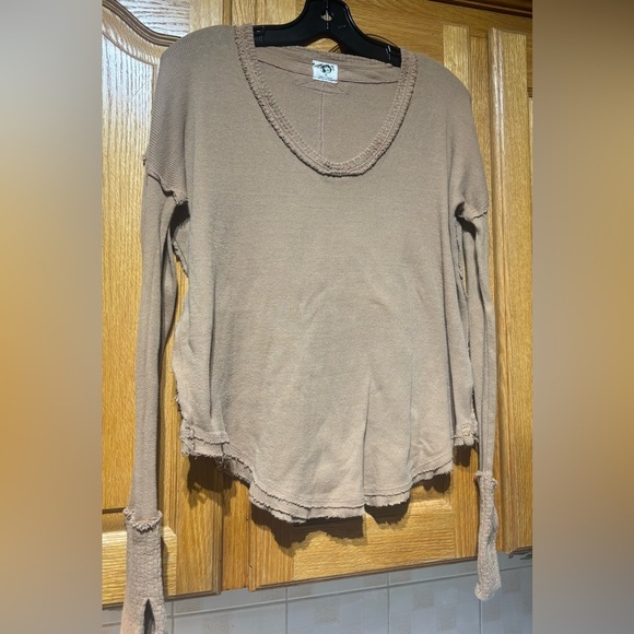 Free People We The Free Colby Tee Shirt Long Sleeves Thumbholes Women XS Boho - Picture 2 of 9